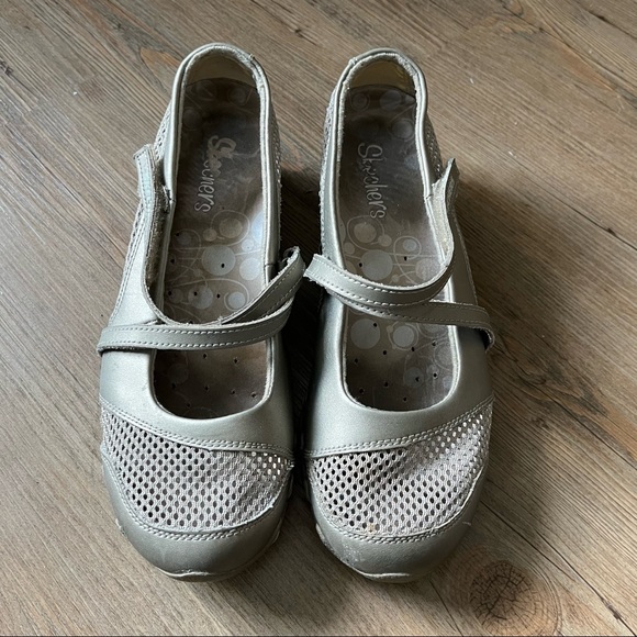 Sketchers Sneakers Shoes Silver Straps Velcro Size 7 - Picture 1 of 10